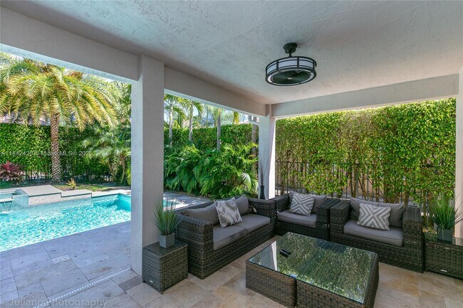 Building Photo - 2564 Jardin Ct