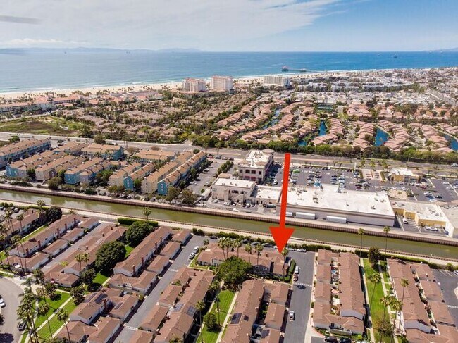 Building Photo - Walk to the Beach