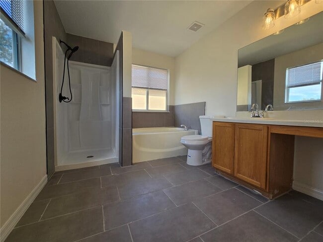 Building Photo - 6889 Lake Eaglebrooke Dr