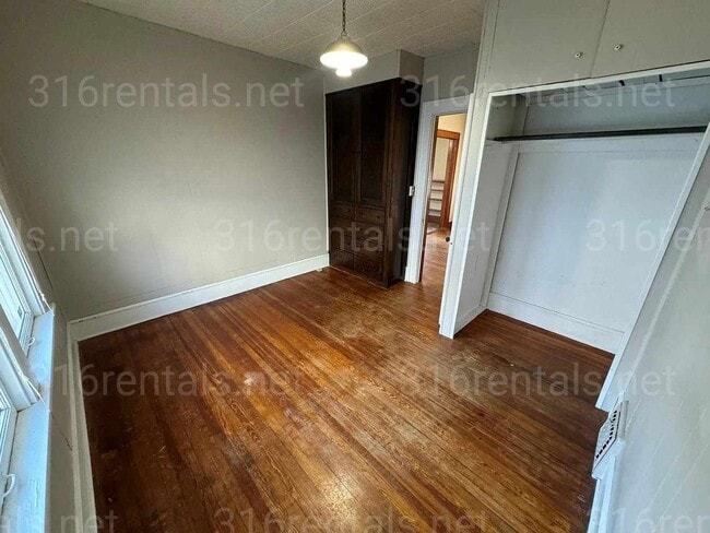 Building Photo - $1,175 - 2 bedroom / 1 bathroom - Single Family Home in College Hill