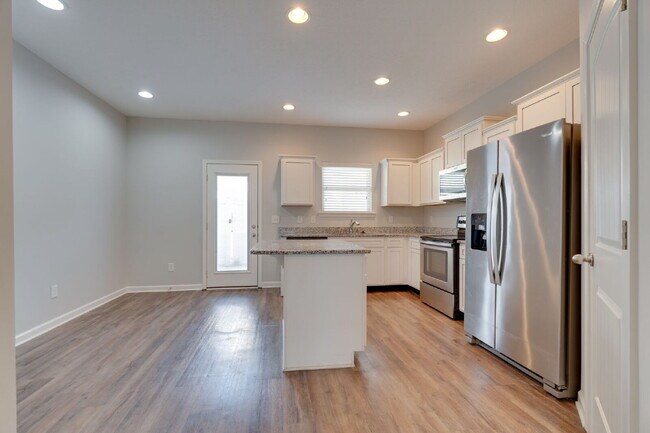 Building Photo - "Charming 2-Bedroom Townhouse Retreat on Staten Drive – Spacious 1,285 Sq. Ft. with 2 Full Baths ...