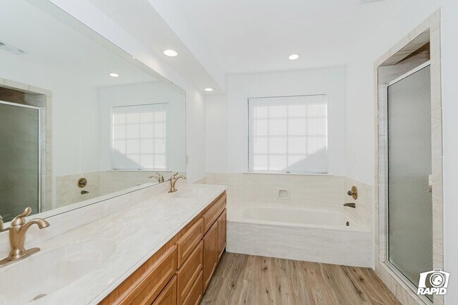 Building Photo - 4911 Sherwood Dr