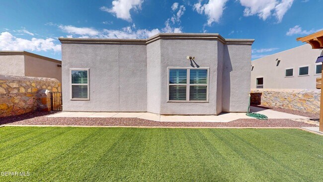 Building Photo - 13648 Samlesbury Ave