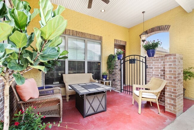 Building Photo - Home for Lease