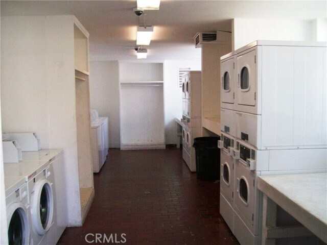 Building Photo - 1250 S Brookhurst St