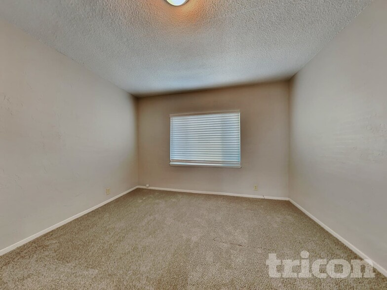 Building Photo - 573 Laurel St