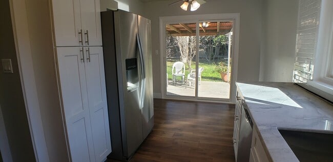 Building Photo - Freshly remodeled 3 bedroom, 1 bath home
