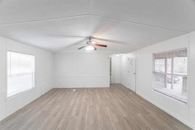 Building Photo - 9140 Sharyn Dr