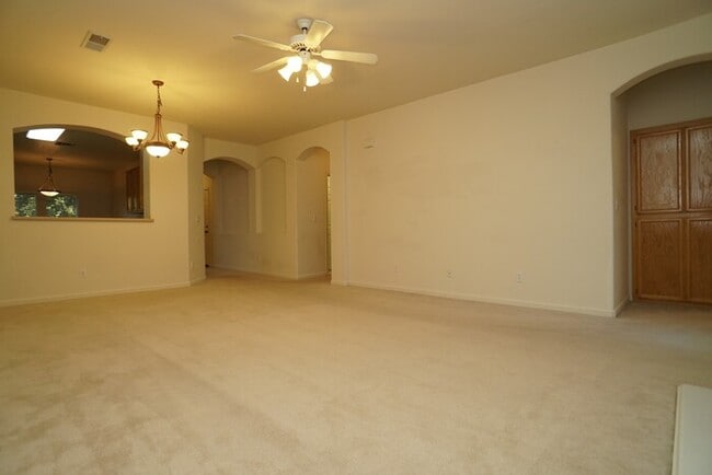 Building Photo - Charming 3 Bedroom Home for Rent in Crocker Ranch  Roseville!