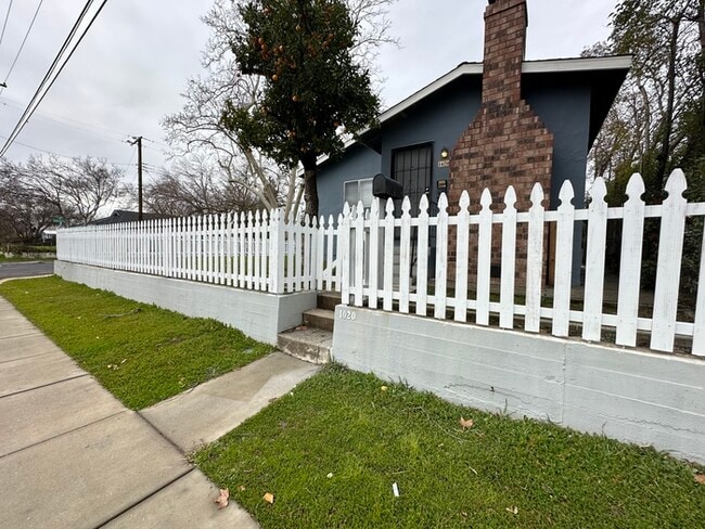 Primary Photo - 2 Bedroom 1 Bath House