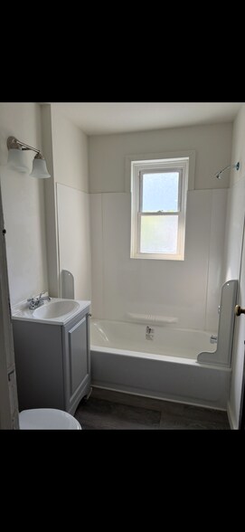 Building Photo - 914 East 14th Street