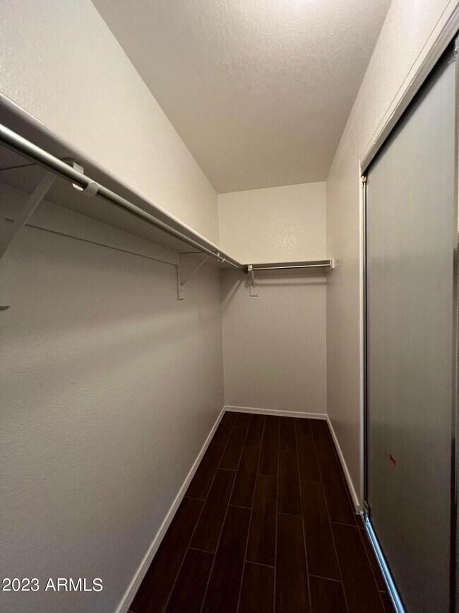 Building Photo - 1171 W Goldfinch Way