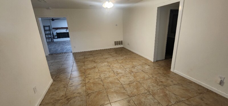 Building Photo - 814 Sinclair Ave
