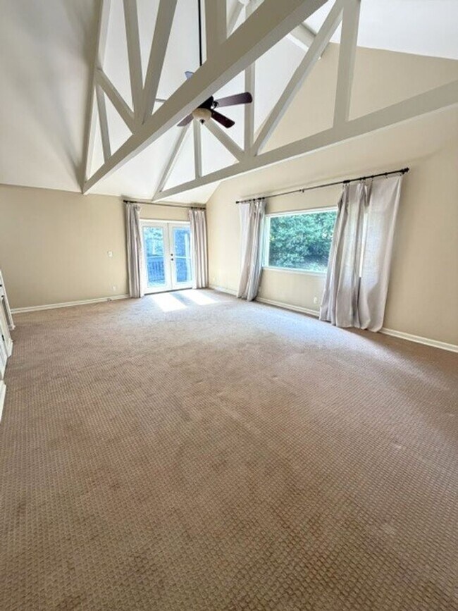 Building Photo - Beautiful and Spacious Home in Historic Bellwood in Downtown Northport