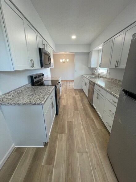 Primary Photo - 975 W 9th Ave