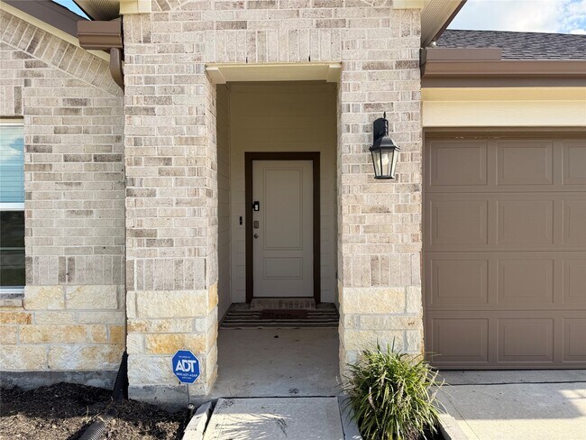 Building Photo - 1210 Hughes Crossing Dr
