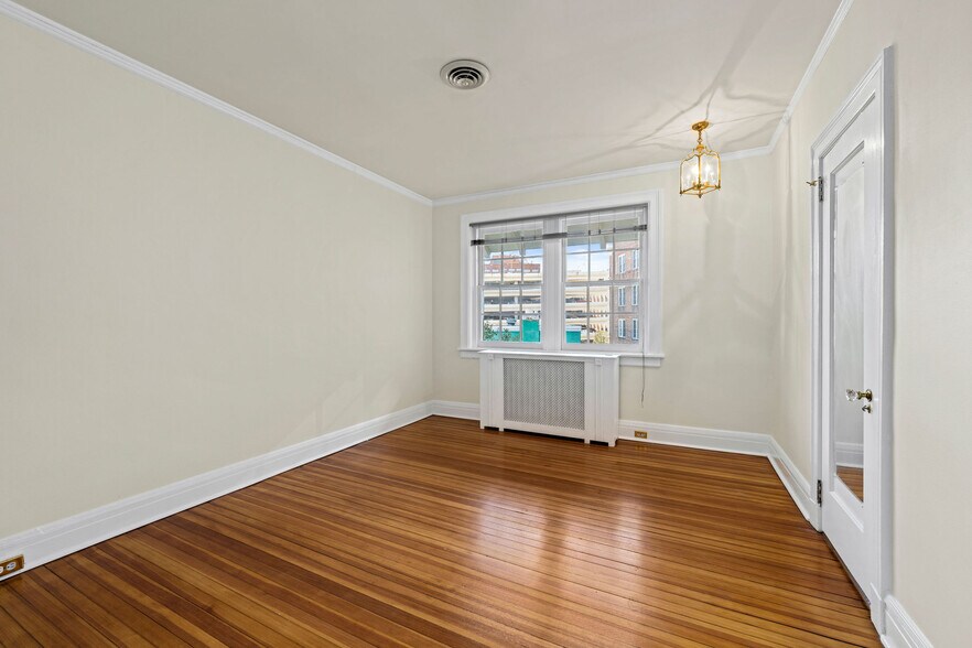 Building Photo - 3401 Greenway