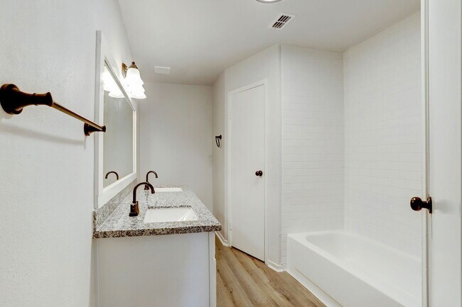 Building Photo - 5403 Diane Ct