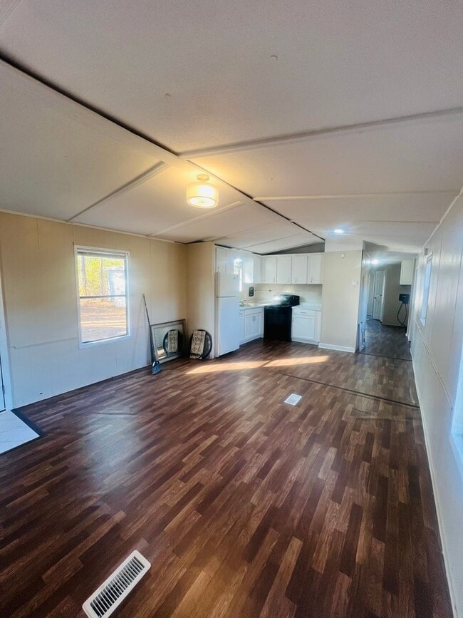 Building Photo - Charming 3-Bedroom – Water Included!
