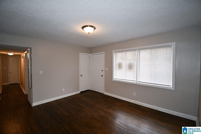 Building Photo - 209 13th Ave NE