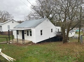 Building Photo - 113 Bayberry St