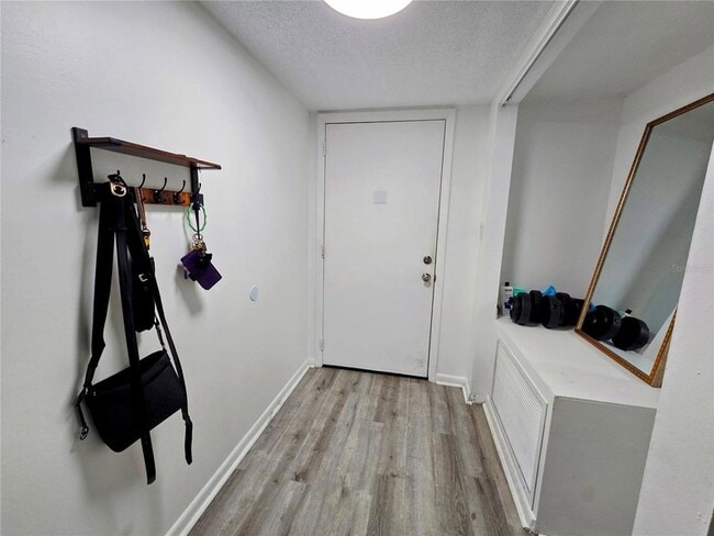 Building Photo - 633 Silver Pass