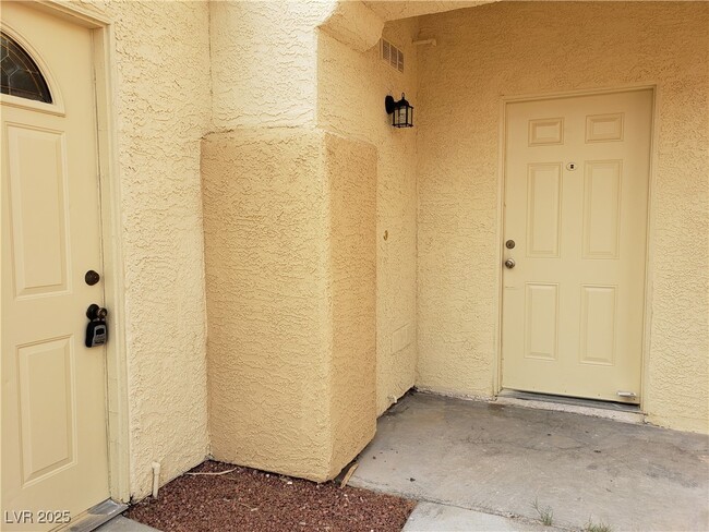 Building Photo - 2324 High Uintas Dr