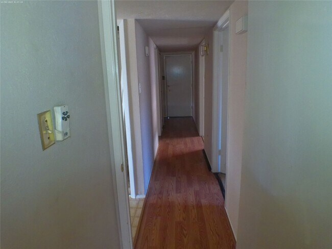 Building Photo - 15823 Ironside Hill Dr