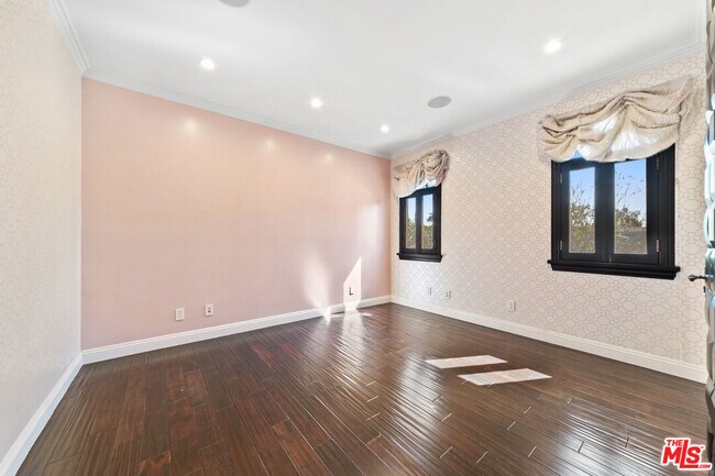 Building Photo - 458 Flores St