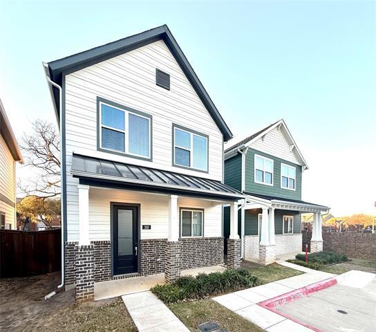 Building Photo - 1830 NE Green Oaks Blvd