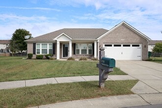Building Photo - Beautiful 3 Bedroom House in Quiet Auburn ...