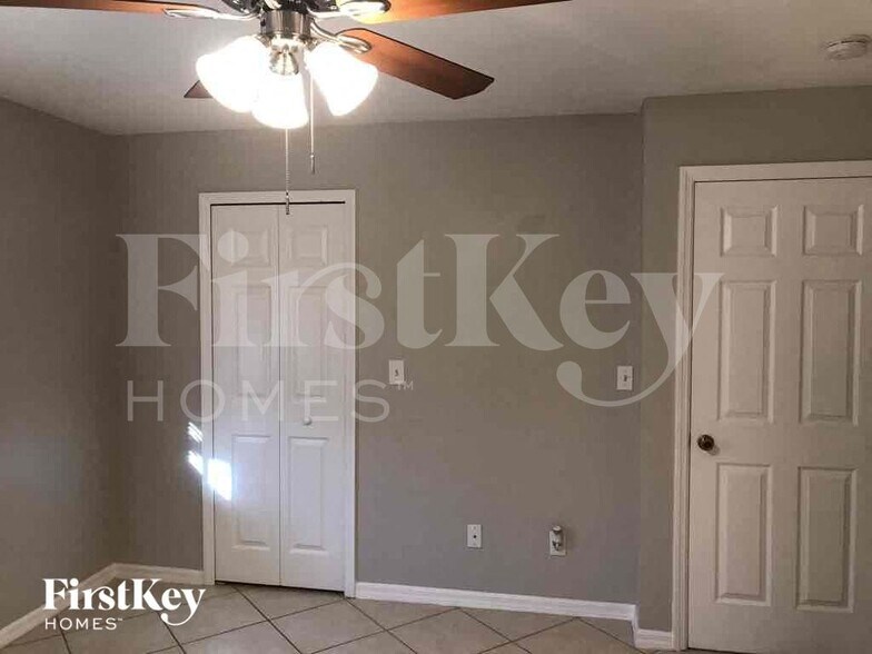 Building Photo - 4103 10th St SW