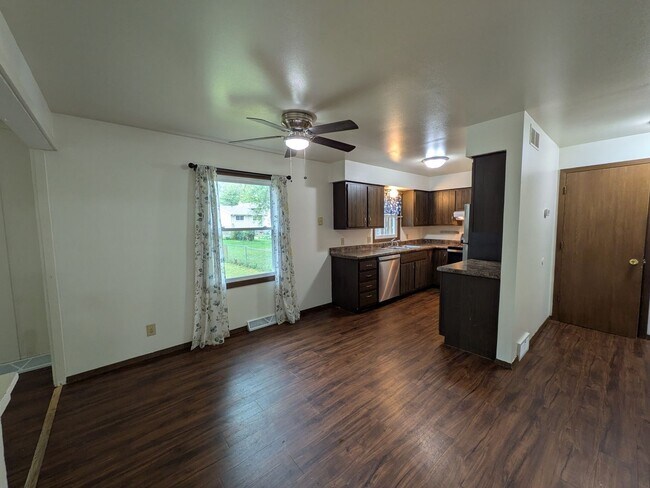 Building Photo - Trafalger Place Duplex