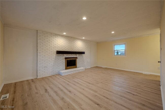 Building Photo - 34690 Beachpark Dr