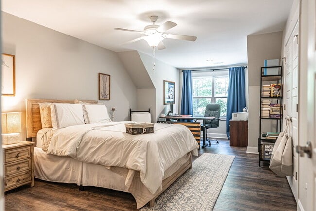 Building Photo - 156 Lakeview Dr