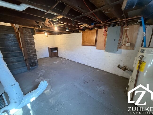 Building Photo - 204 1/2 W Park Ave