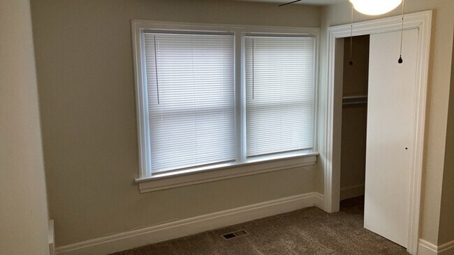 Building Photo - 908 Watervliet Ave