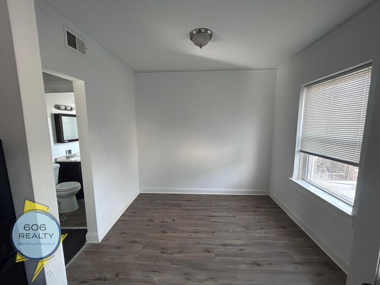 Building Photo - 2004 W Jarvis Ave