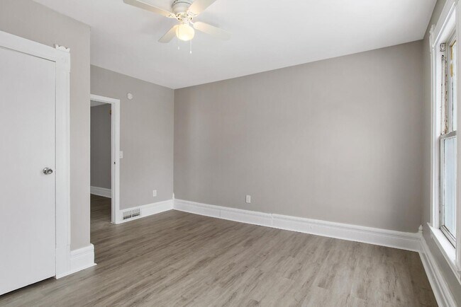 Building Photo - 304 Baker Ave