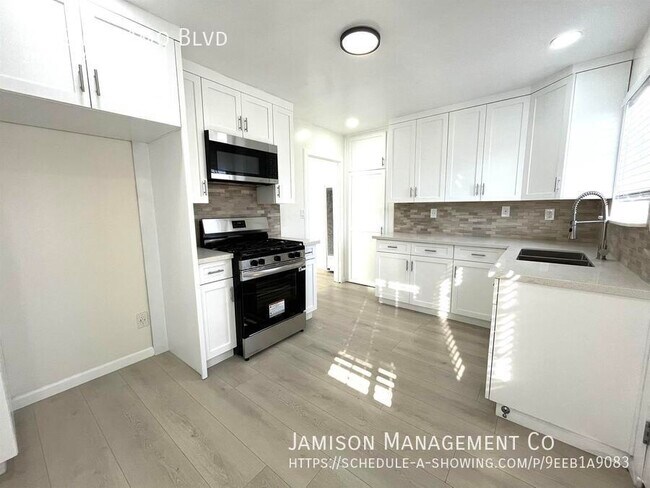 Building Photo - 1522 Del Amo Blvd