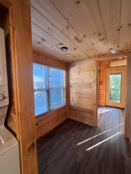 Building Photo - 2 Tiny Home Cir