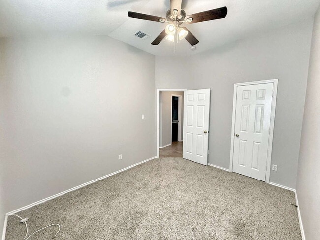 Building Photo - Freshly Painted 4-Bedroom Home in North Pa...