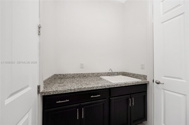 Building Photo - 11815 Leon Cir N