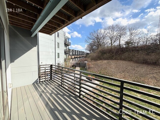 Building Photo - 227 E 27th St