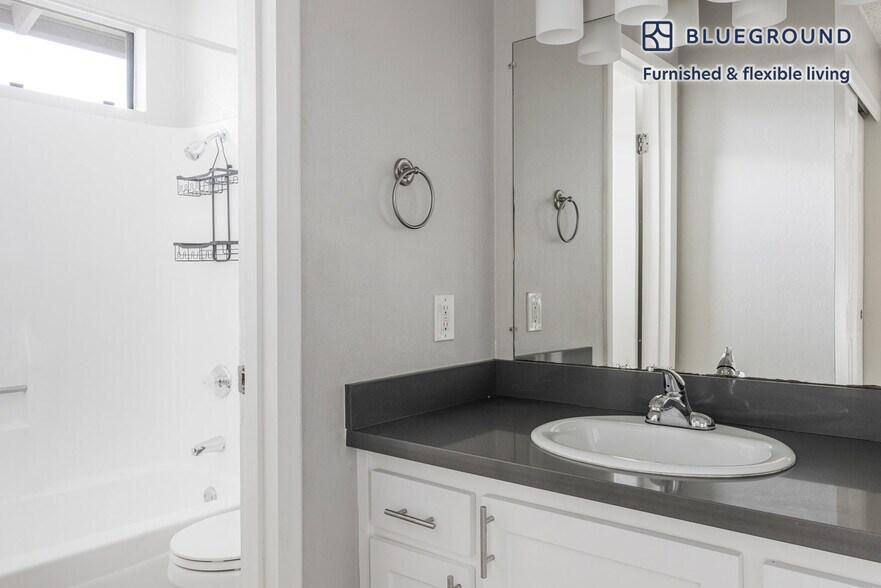 Building Photo - 202 Calvert Dr