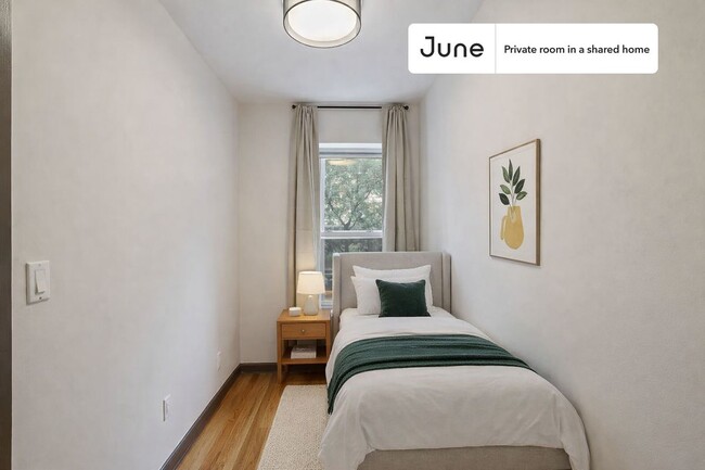 Building Photo - 1521 York Ave