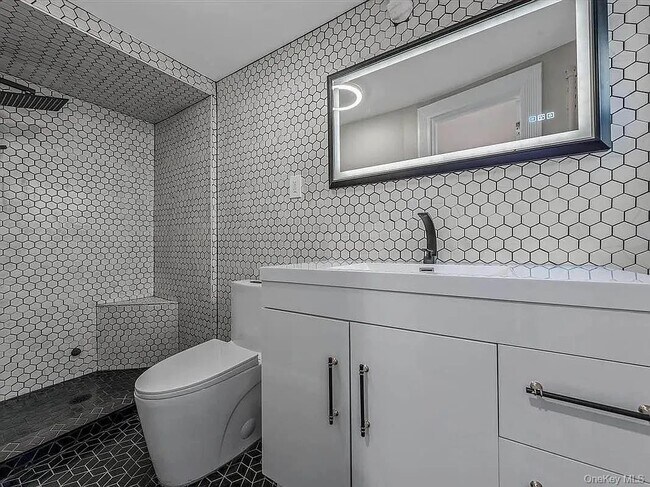 Building Photo - 643 Decatur St