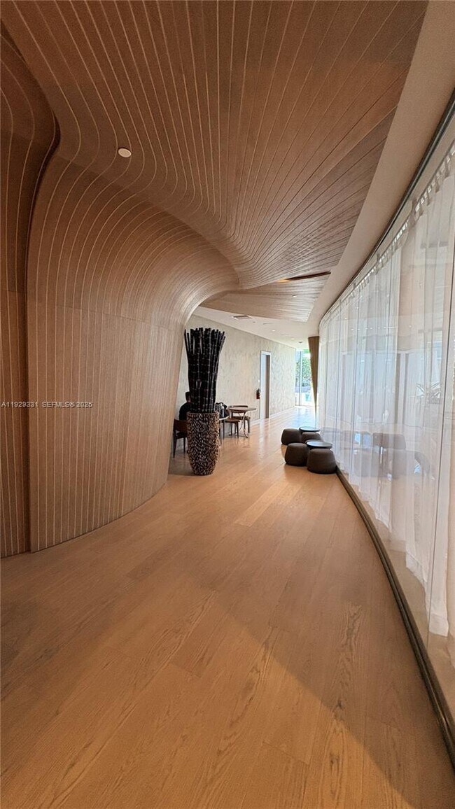 Building Photo - 1000 Brickell Plaza