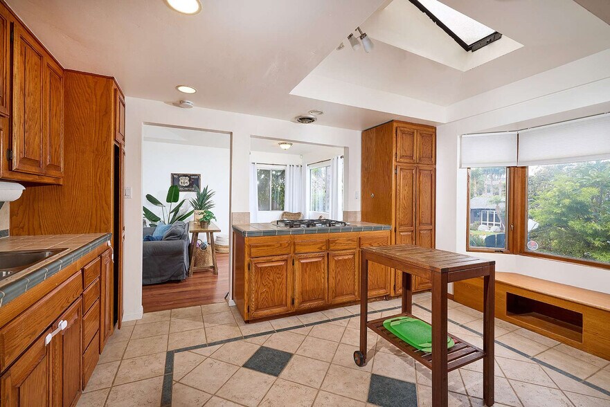 Building Photo - 549 San Dieguito Dr