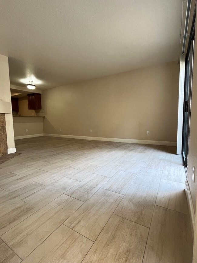 Building Photo - BEAUTIFULLY UPGRADED 1 STORY CONDO